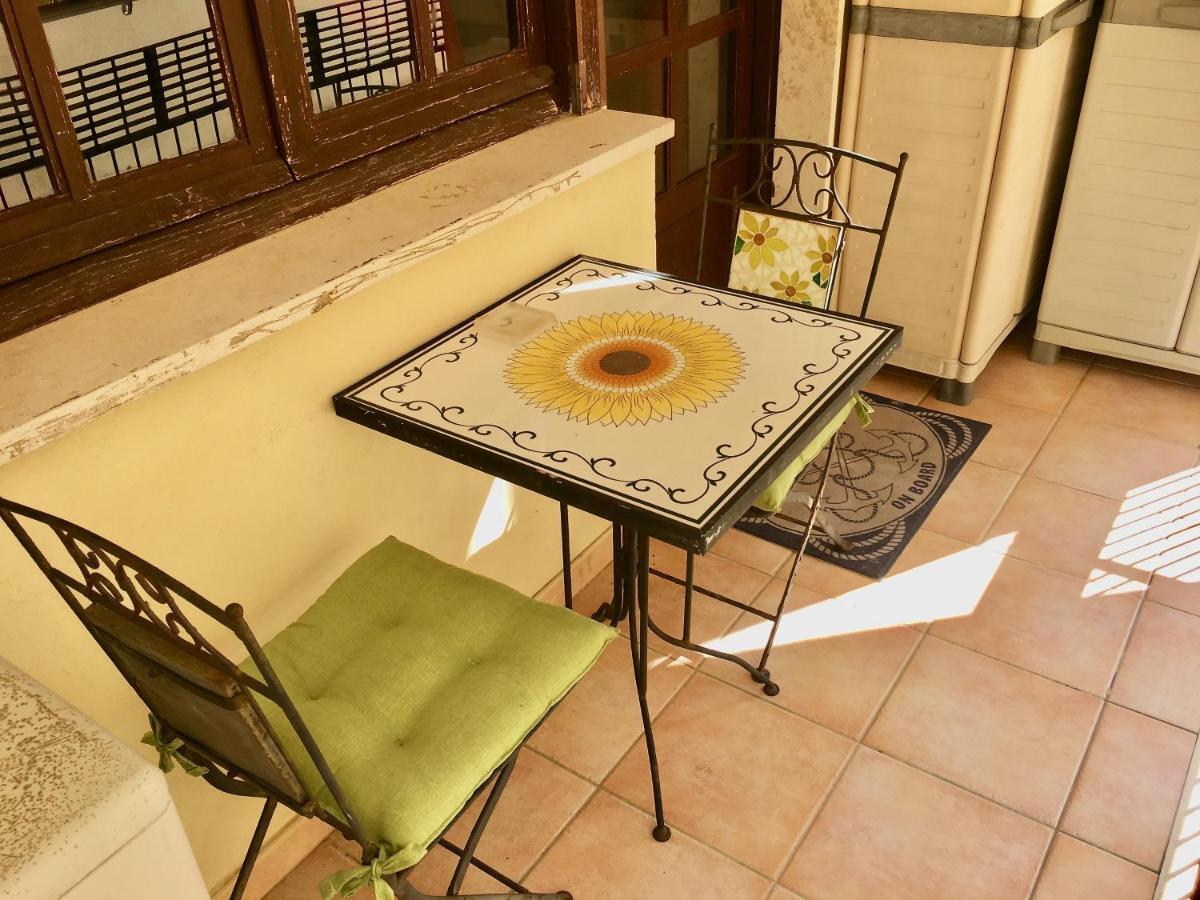 Casa Delfino - Appartamento Centro Storico A Due Passi Dalla Spiaggia & Mare, Porto & Ferrovia 치비타베키아 외부 사진